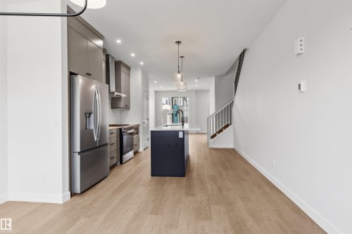 1217 Cristall Way, Edmonton, AB - Indoor Photo Showing Kitchen With Upgraded Kitchen