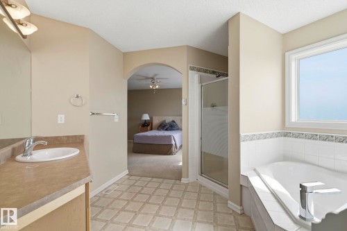 3327 32 Avenue, Edmonton, AB - Indoor Photo Showing Bathroom