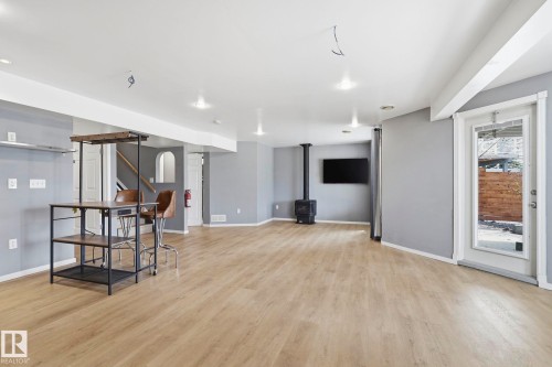 3327 32 Avenue, Edmonton, AB - Indoor Photo Showing Other Room