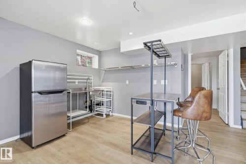 3327 32 Avenue, Edmonton, AB - Indoor