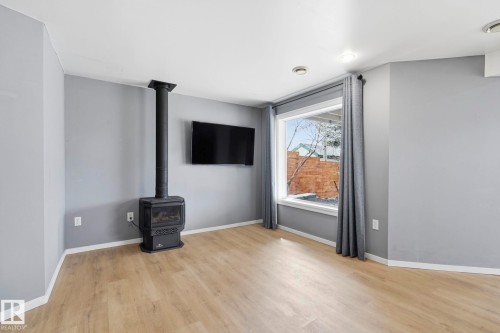 3327 32 Avenue, Edmonton, AB - Indoor Photo Showing Other Room