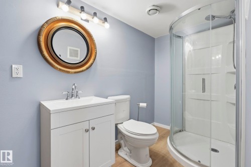 3327 32 Avenue, Edmonton, AB - Indoor Photo Showing Bathroom