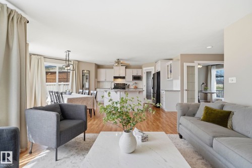 3327 32 Avenue, Edmonton, AB - Indoor Photo Showing Living Room