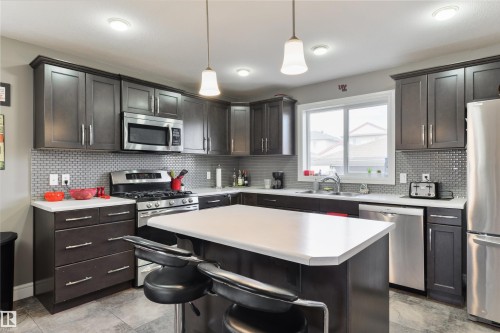102 Kirpatrick Bend, Leduc, AB - Indoor Photo Showing Kitchen With Upgraded Kitchen