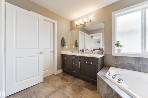 102 Kirpatrick Bend, Leduc, AB - Indoor Photo Showing Bathroom