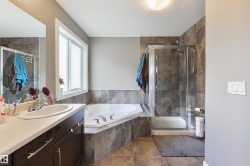 102 Kirpatrick Bend, Leduc, AB - Indoor Photo Showing Bathroom