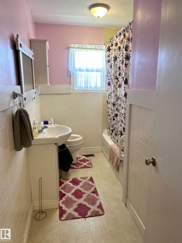5035 49 Avenue, Vilna, AB - Indoor Photo Showing Bathroom