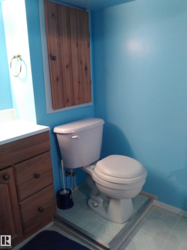 5035 49 Avenue, Vilna, AB - Indoor Photo Showing Bathroom