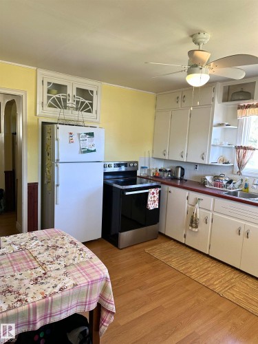 5035 49 Avenue, Vilna, AB - Indoor Photo Showing Kitchen