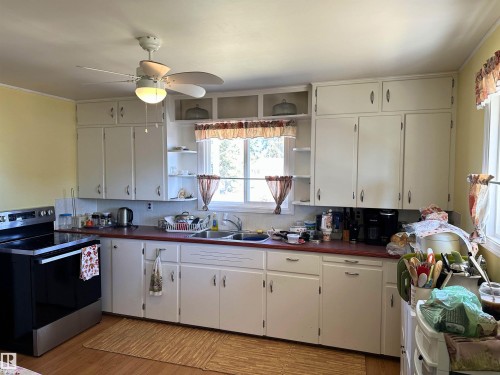 5035 49 Avenue, Vilna, AB - Indoor Photo Showing Kitchen With Double Sink