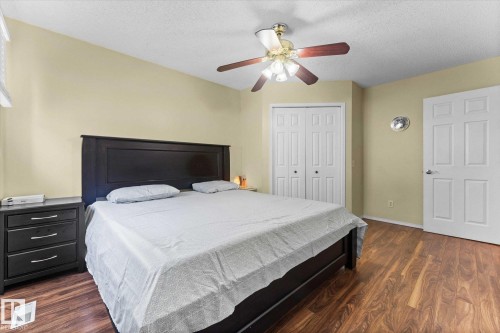 124 Klarvatten Road, Edmonton, AB - Indoor Photo Showing Bedroom