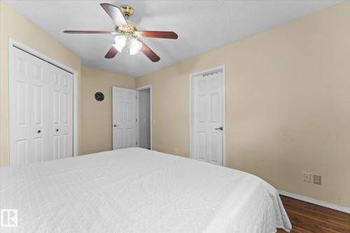 124 Klarvatten Road, Edmonton, AB - Indoor Photo Showing Bedroom
