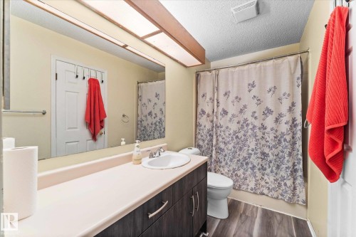 124 Klarvatten Road, Edmonton, AB - Indoor Photo Showing Bathroom