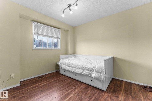124 Klarvatten Road, Edmonton, AB - Indoor Photo Showing Bedroom