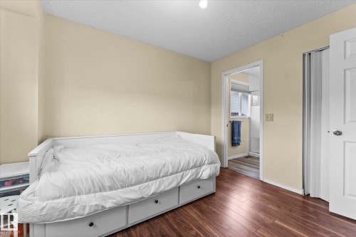 124 Klarvatten Road, Edmonton, AB - Indoor Photo Showing Bedroom