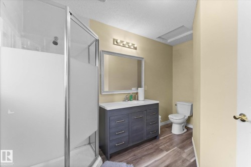 124 Klarvatten Road, Edmonton, AB - Indoor Photo Showing Bathroom