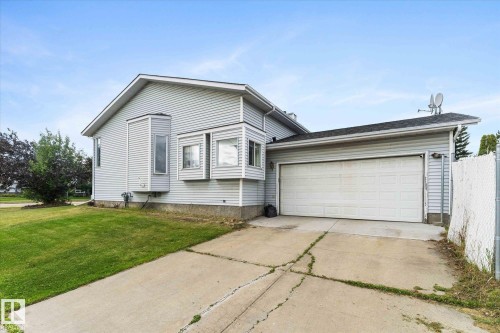 124 Klarvatten Road, Edmonton, AB - Outdoor