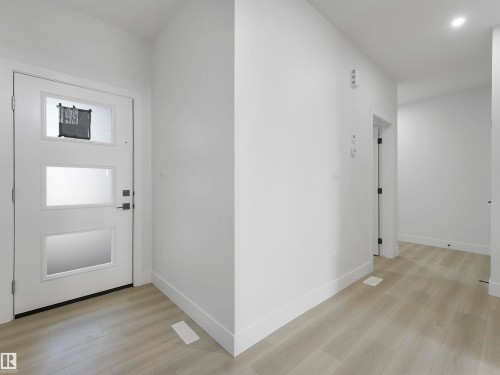 756 32 Street, Edmonton, AB - Indoor Photo Showing Other Room