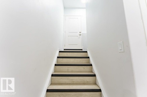 5624 19 Avenue, Edmonton, AB - Indoor Photo Showing Other Room