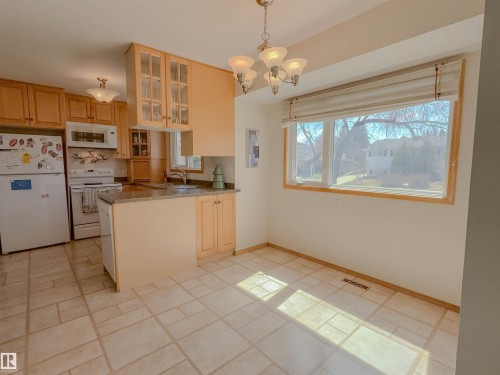 8651 27 Avenue, Edmonton, AB - Indoor Photo Showing Kitchen