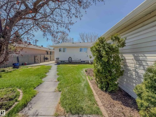 8651 27 Avenue, Edmonton, AB - Outdoor