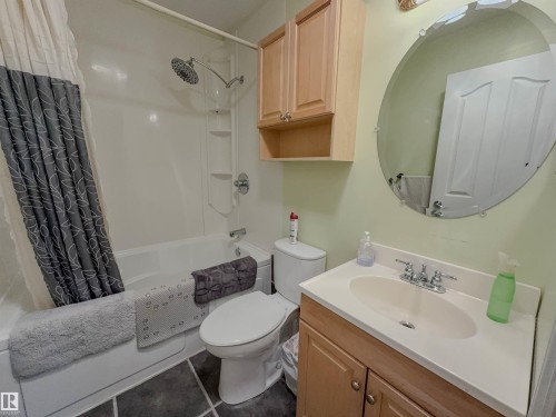 8651 27 Avenue, Edmonton, AB - Indoor Photo Showing Bathroom
