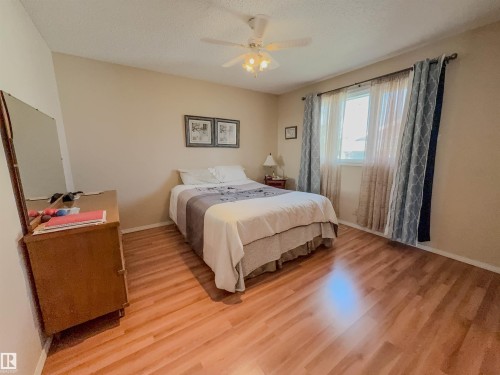 8651 27 Avenue, Edmonton, AB - Indoor Photo Showing Bedroom