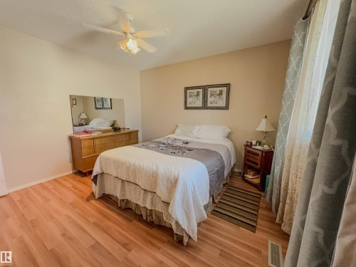 8651 27 Avenue, Edmonton, AB - Indoor Photo Showing Bedroom