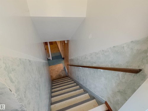 8651 27 Avenue, Edmonton, AB - Indoor Photo Showing Other Room
