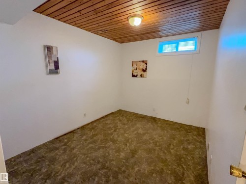 8651 27 Avenue, Edmonton, AB - Indoor Photo Showing Other Room