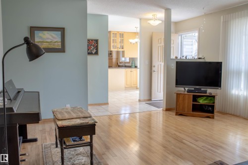 8651 27 Avenue, Edmonton, AB - Indoor Photo Showing Other Room