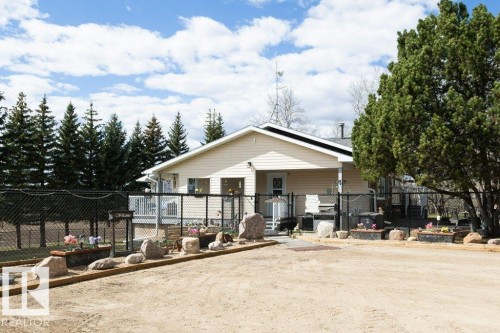 Single-story residence featuring light-colored siding and a dark roof - 27132A Twp Rd 632, Rural Westlock County, AB - Outdoor