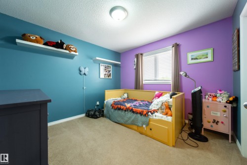 This room features a window with blinds, carpeted flooring, and a ceiling light fixture - 4 Windrose Drive, Leduc, AB - Indoor Photo Showing Bedroom
