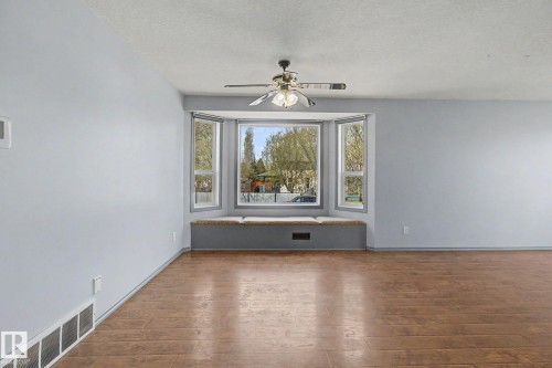 1 Deer Park Road, Spruce Grove, AB - Indoor Photo Showing Other Room