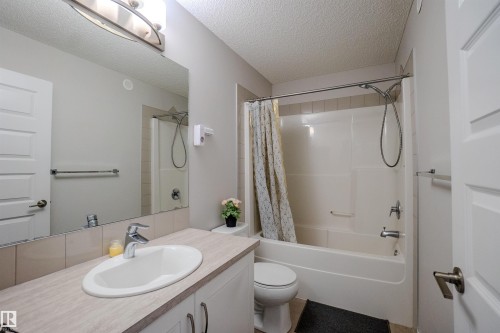 Bathroom - 1766 Dumont Crescent Sw, Edmonton, AB - Indoor Photo Showing Bathroom