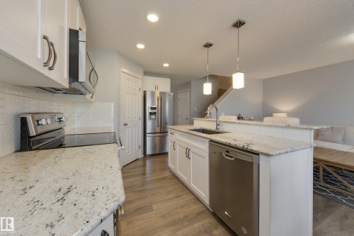 927 Ebbers Crescent, Edmonton, AB - Indoor Photo Showing Kitchen With Upgraded Kitchen