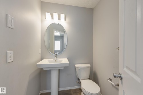927 Ebbers Crescent, Edmonton, AB - Indoor Photo Showing Bathroom