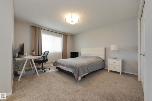 927 Ebbers Crescent, Edmonton, AB - Indoor Photo Showing Bedroom