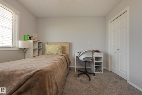 927 Ebbers Crescent, Edmonton, AB - Indoor Photo Showing Bedroom