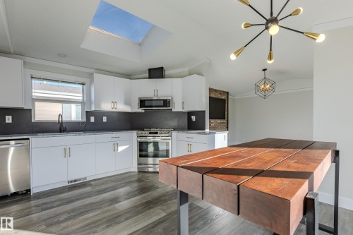 514 Maple Wood Crescent, Edmonton, AB - Indoor Photo Showing Kitchen With Stainless Steel Kitchen