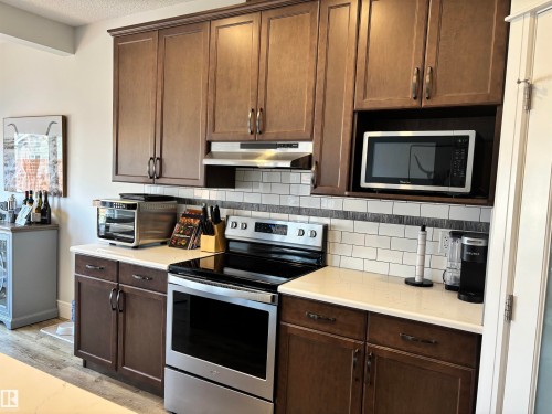 11 James Crescent, St. Albert, AB - Indoor Photo Showing Kitchen