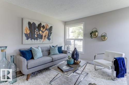 7032 Mill Woods Road, Edmonton, AB - Indoor Photo Showing Living Room
