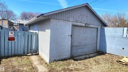 Detached garage with a pitched roof and horizontal siding on the gable - 12139 81 Street, Edmonton, AB - Outdoor