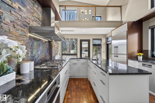 11908 41A Avenue, Edmonton, AB - Indoor Photo Showing Kitchen With Upgraded Kitchen
