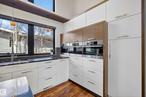11908 41A Avenue, Edmonton, AB - Indoor Photo Showing Kitchen