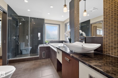 11908 41A Avenue, Edmonton, AB - Indoor Photo Showing Bathroom