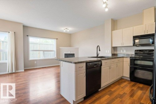 59 3010 33 Avenue, Edmonton, AB - Indoor Photo Showing Kitchen