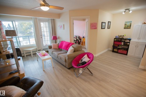 213 11033 127 Street, Edmonton, AB - Indoor Photo Showing Living Room