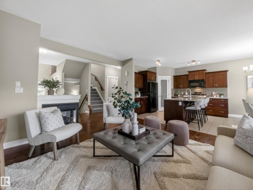 2729 Anderson Crescent, Edmonton, AB - Indoor Photo Showing Living Room