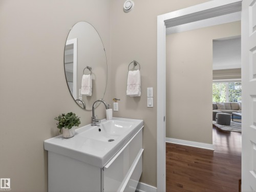 2729 Anderson Crescent, Edmonton, AB - Indoor Photo Showing Bathroom